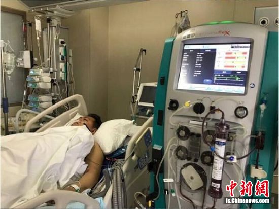 〖中国新闻网〗爱心在黑夜中传递;<wbr>师生为患病学生一夜"众筹"10万元