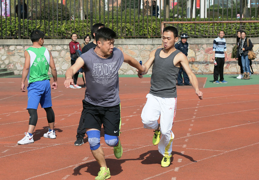 教师接力赛 李海.jpg