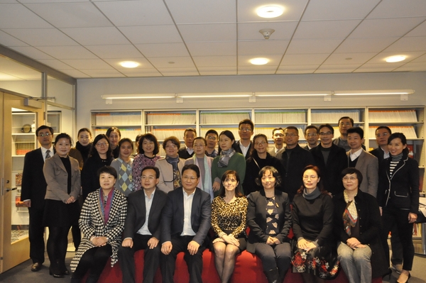 1与会人员合影.jpg