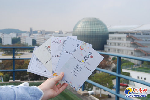〖中国江苏网〗暖心!南京大学生定制重阳节专属养生卡让长辈感受节日温情