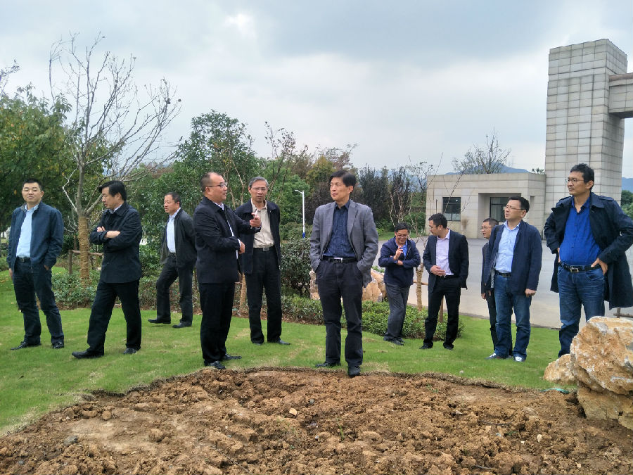 宋学锋校长一行视察校园建设-1.jpg