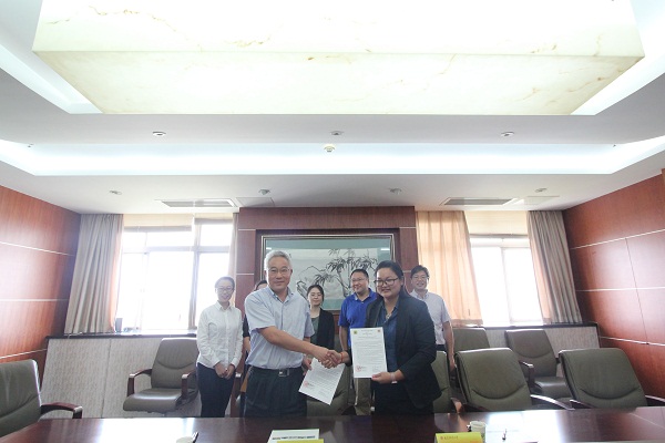 3张为付副校长与HOU Kuchkunlinna副校长签署合作备忘录suo.jpg