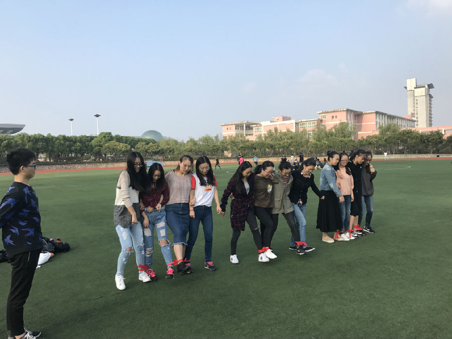 管理科学与工程学院 迎校庆:追寻红色记忆,重走长征路 袁怡琨审核 勇夺红旗2.JPG