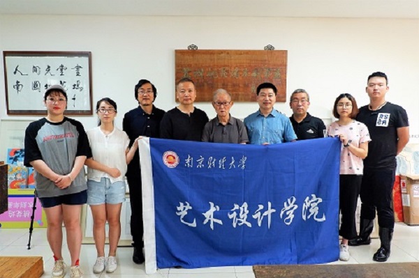 7实践团与老师合影.JPG