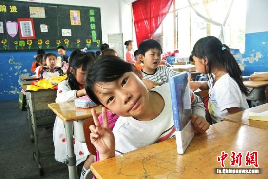 〖中国新闻网〗“微心愿大梦想”南财师生七年为千余名孩童送礼物